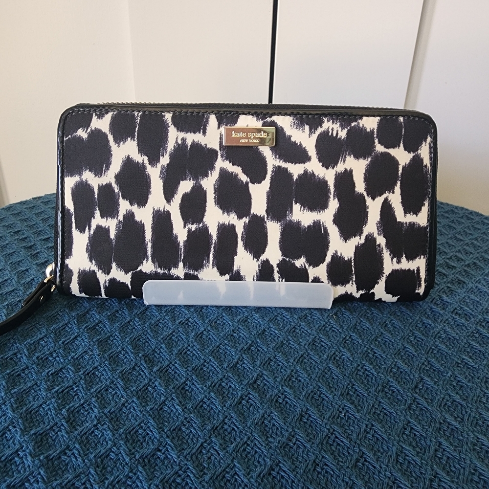 Kate Spade EUC long wallet